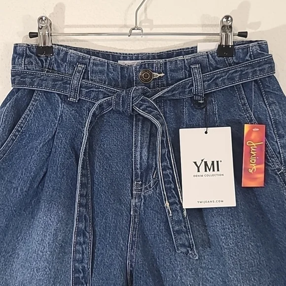 *NWT* YMI High-Rise Pleated Denim Shorts, size 3/26 - Picture 2 of 6